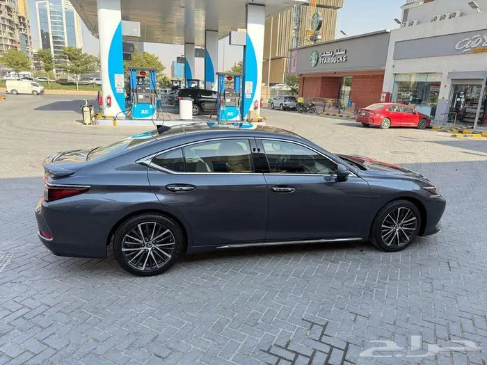 لكزس ES 350 موديل 2023 1