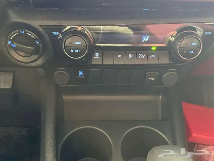 تويوتا هايلوكس SGLX بريمي بنزين 2.7 فل كامل دبل 2025 12