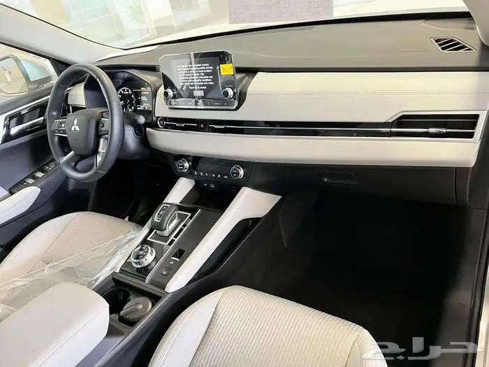 ميتسوبيشي اوتلاندر بدون دبل 5 مقاعد 2025 17