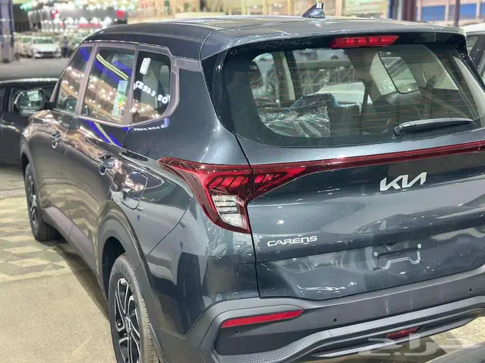 كيا كارنز ااستندر مطور 2025 3