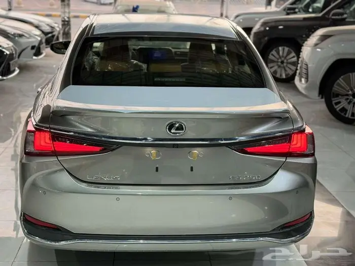 لكزس ES 250 بريمي فتحة سقف 2025 اللون تيتانيوم 5
