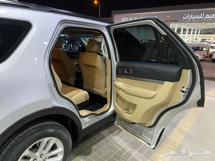 فورد اكسبلورر 2017 فضي ماشيه 172000كم 23