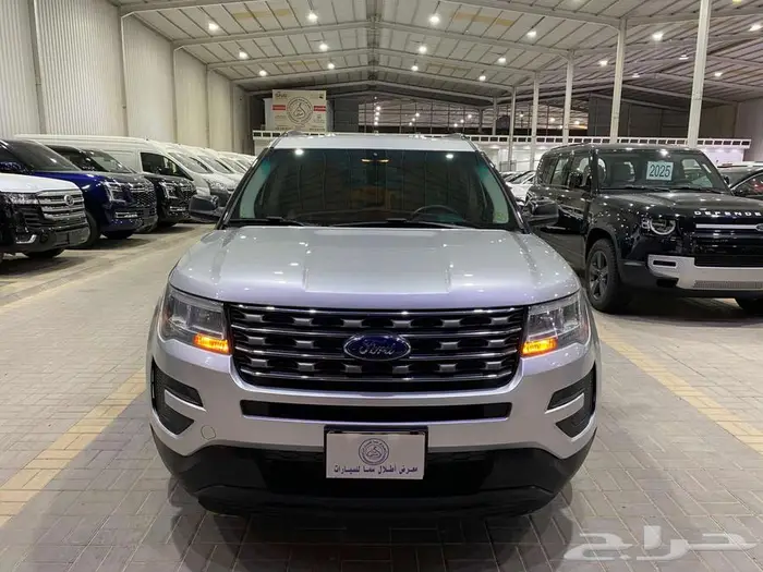 فورد اكسبلورر 2017 فضي ماشيه 172000كم 0