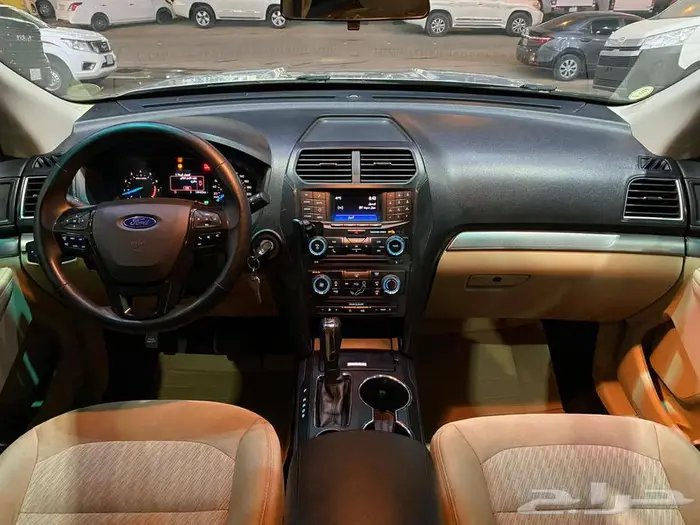 فورد اكسبلورر 2017 فضي ماشيه 172000كم 31