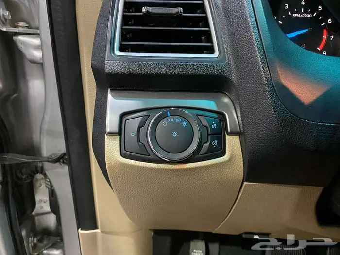 فورد اكسبلورر 2017 فضي ماشيه 172000كم 36