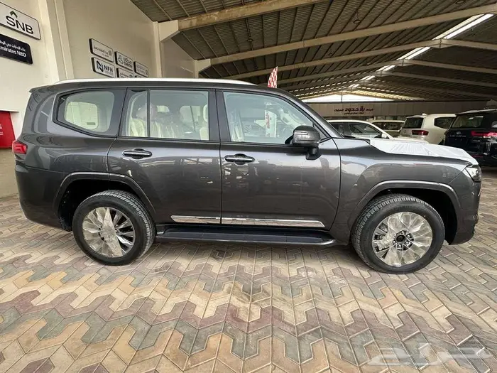 تويوتا لاندكروزر GXR L3 بنزين 2025 سعودي 4