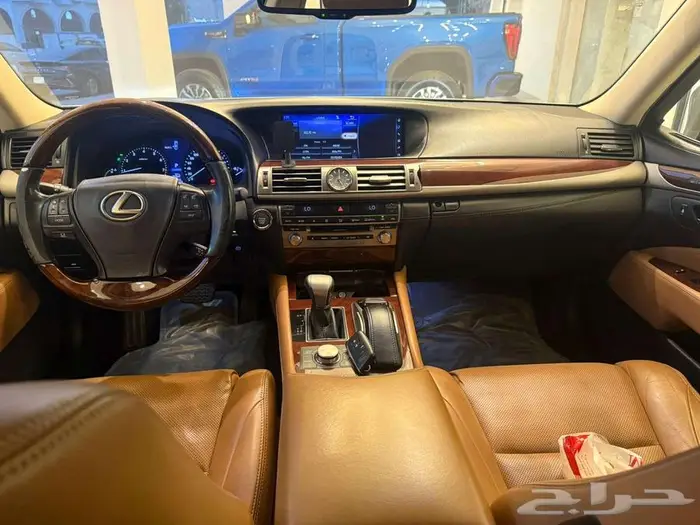 لكزس LS460 2016 8