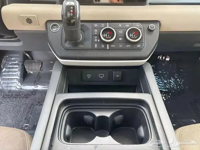 ديفندر 2021 S P300 4