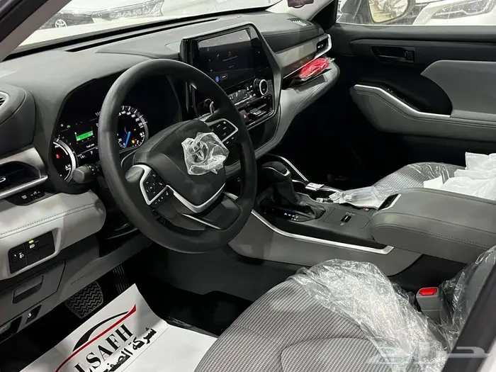 تويوتا هايلاندر LE 2025 استاندر دبل كاش وبنوك 3