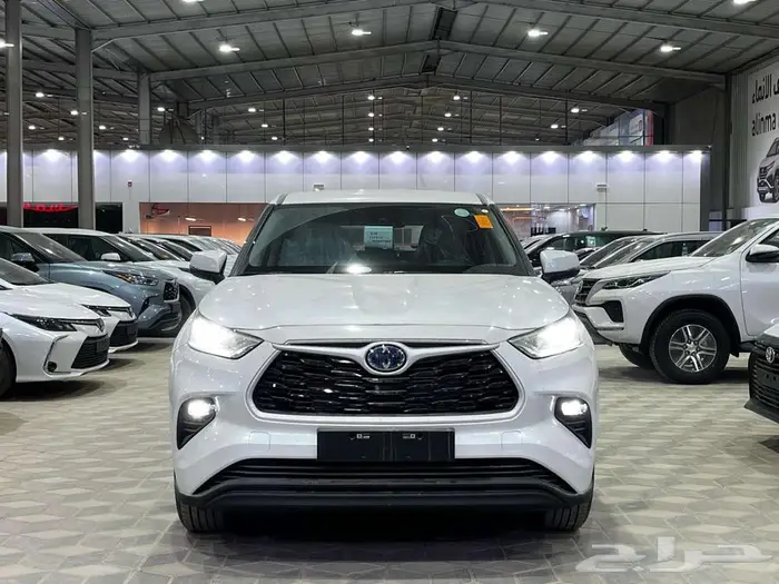 تويوتا هايلاندر LE 2025 استاندر دبل كاش وبنوك 0