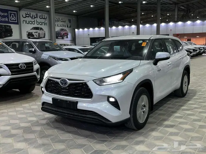 تويوتا هايلاندر LE 2025 استاندر دبل كاش وبنوك 1
