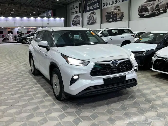 تويوتا هايلاندر LE 2025 استاندر دبل كاش وبنوك 2