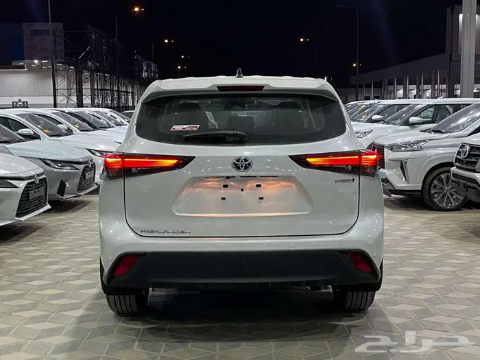 تويوتا هايلاندر LE 2025 استاندر دبل كاش وبنوك 7