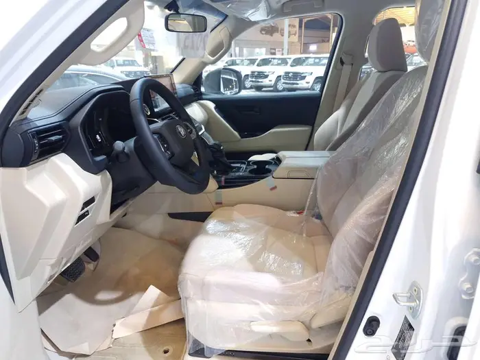 تويوتا لاندكروزر GXR 2025 خليجي بنزين تنفس طبيعي ستاندر 5