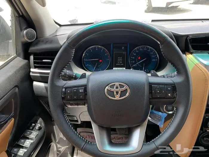 فورتشنر 6 سلندر فل كامل VX3 2025 مقاعد جلد كاميرات محيطية 15