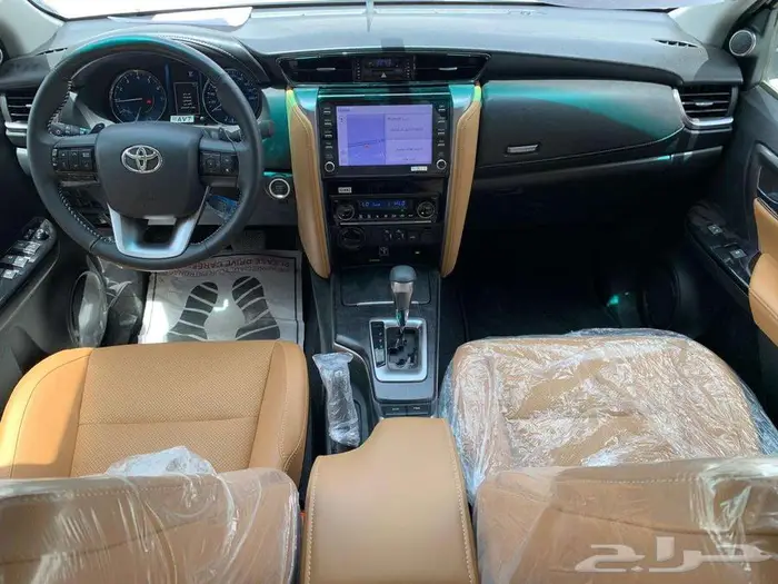 فورتشنر 6 سلندر فل كامل VX3 2025 مقاعد جلد كاميرات محيطية 9