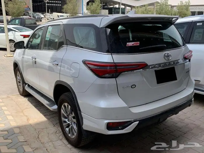 فورتشنر 6 سلندر فل كامل VX3 2025 مقاعد جلد كاميرات محيطية 4