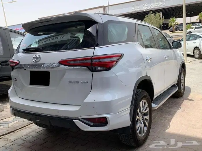 فورتشنر 6 سلندر فل كامل VX3 2025 مقاعد جلد كاميرات محيطية 18