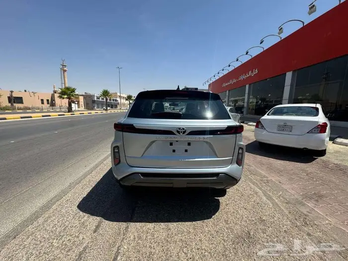 تويوتا اوربان كروزر GLX فل 2026 3