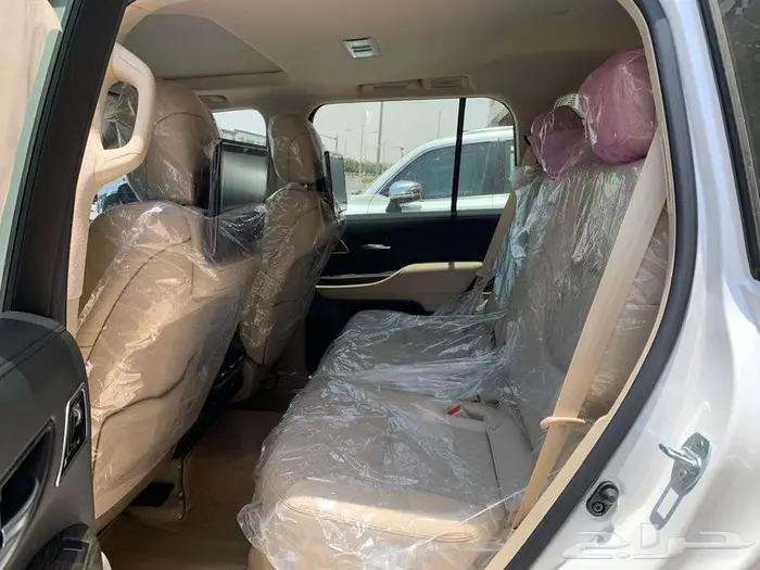 تويوتا لاندكروزر VXR بنزين فل كامل موديل 2024 6