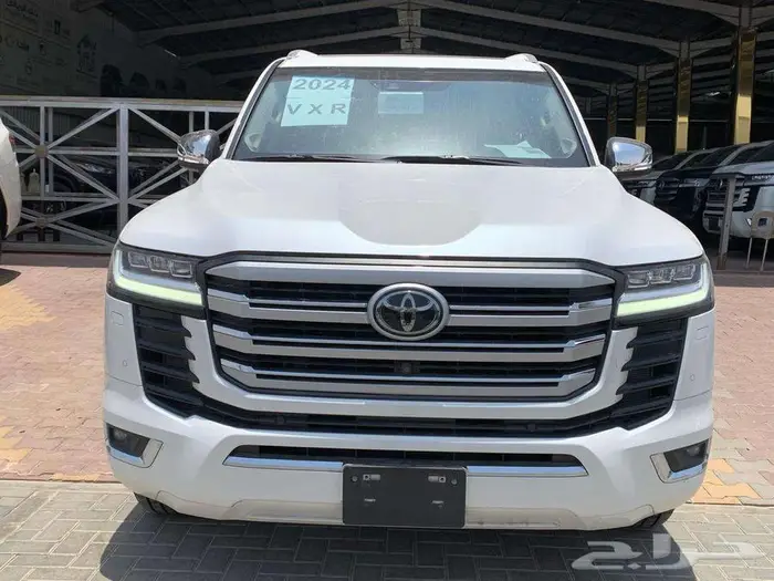 تويوتا لاندكروزر VXR بنزين فل كامل موديل 2024 0