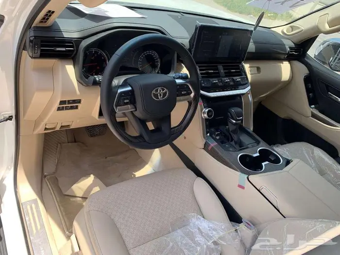 تويوتا لاندكروزر VXR بنزين فل كامل موديل 2024 9