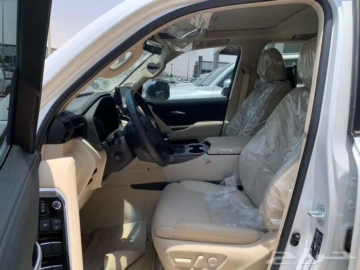 تويوتا لاندكروزر VXR بنزين فل كامل موديل 2024 8