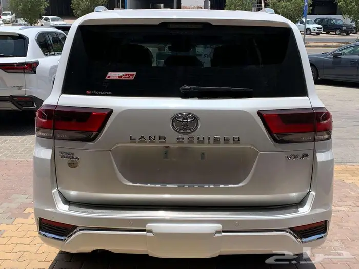 تويوتا لاندكروزر VXR بنزين فل كامل موديل 2024 5