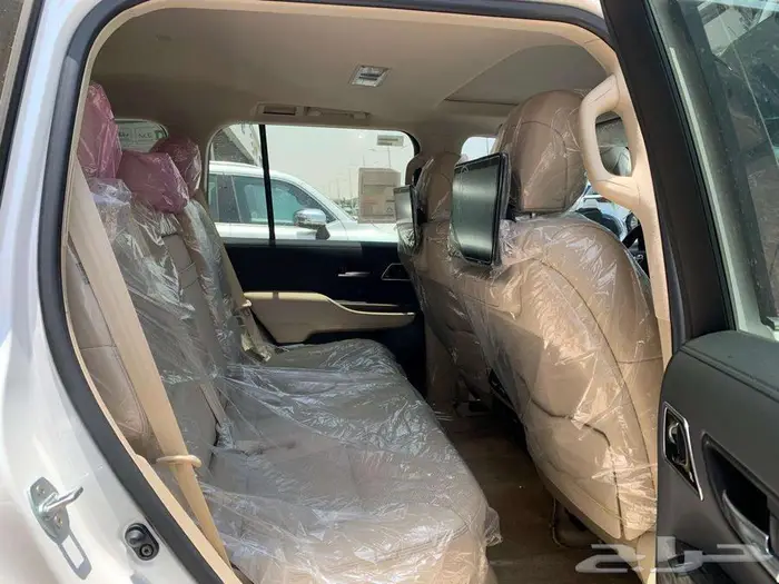 تويوتا لاندكروزر VXR بنزين فل كامل موديل 2024 7