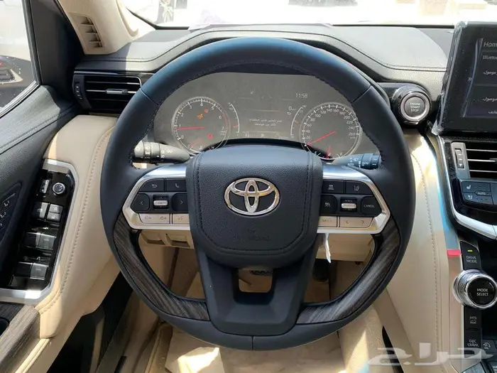 تويوتا لاندكروزر VXR بنزين فل كامل موديل 2024 21