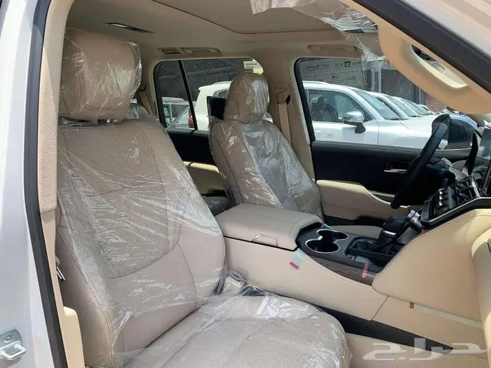 تويوتا لاندكروزر VXR بنزين فل كامل موديل 2024 24