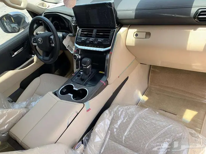 تويوتا لاندكروزر VXR بنزين فل كامل موديل 2024 23