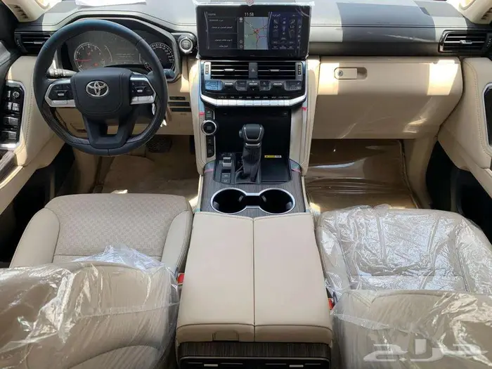 تويوتا لاندكروزر VXR بنزين فل كامل موديل 2024 18