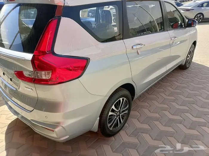 سوزوكي ارتيجا GLX فل كامل موديل 2025 5