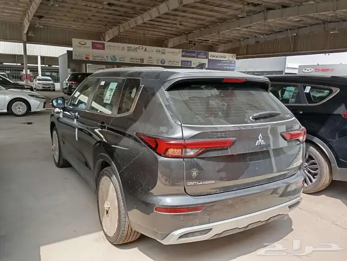 متسوبيشى اوتلاندر 7 ركاب نص فل 2025 4
