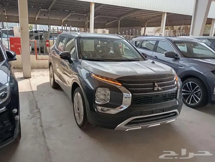 متسوبيشى اوتلاندر 7 ركاب نص فل 2025 2