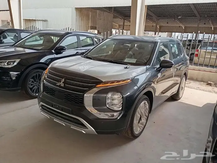 متسوبيشى اوتلاندر 7 ركاب نص فل 2025 1