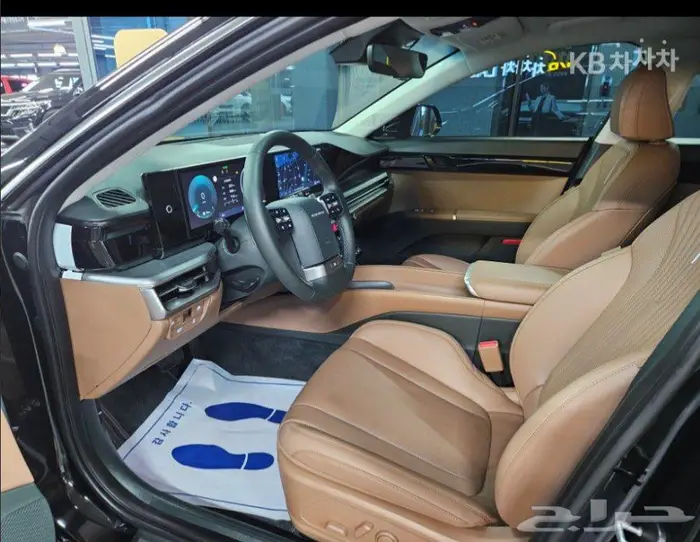 أزيرا 2025 (بنزين) بريميوم 13