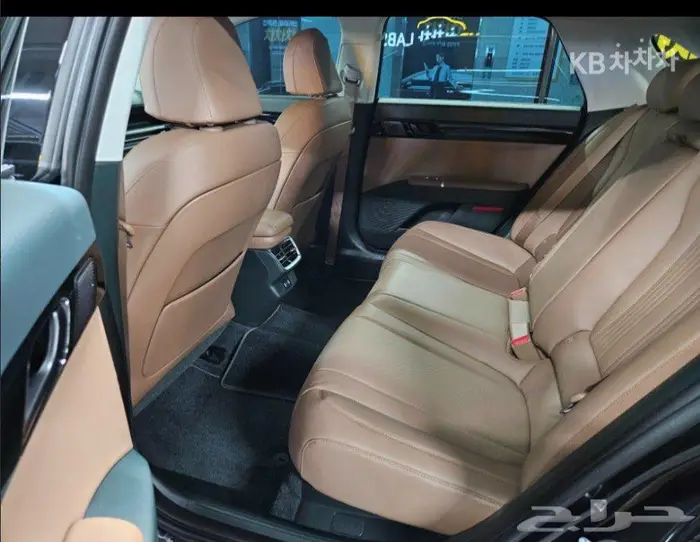 أزيرا 2025 (بنزين) بريميوم 21