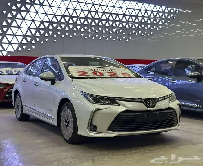 تويوتا كورلا XLI 2.0 فتحة سقف موديل 2025 بأقل سعر 2
