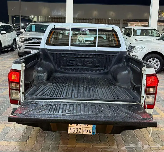 للبيع ايسوزو ديماكس 2023 مكينة 2.5cc ديزل سعودي 37