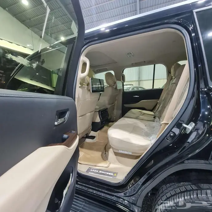 تويوتا لاندكروزر GXR - L4 بنزين 2024 على السوم 13