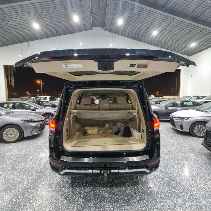 تويوتا لاندكروزر GXR - L4 بنزين 2024 على السوم 16