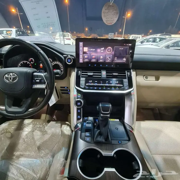 تويوتا لاندكروزر GXR - L4 بنزين 2024 على السوم 6