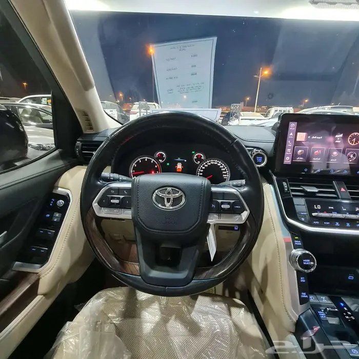 تويوتا لاندكروزر GXR - L4 بنزين 2024 على السوم 7
