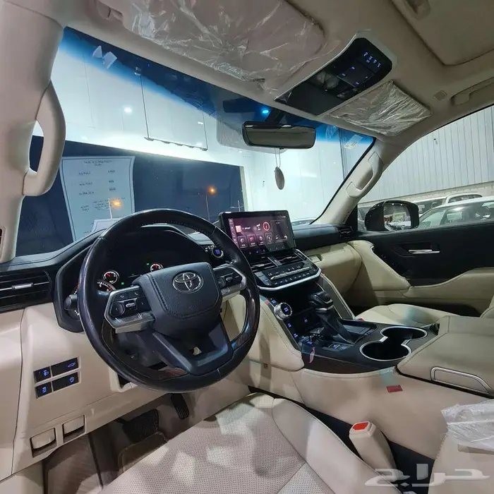 تويوتا لاندكروزر GXR - L4 بنزين 2024 على السوم 8