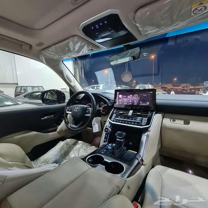 تويوتا لاندكروزر GXR - L4 بنزين 2024 على السوم 10