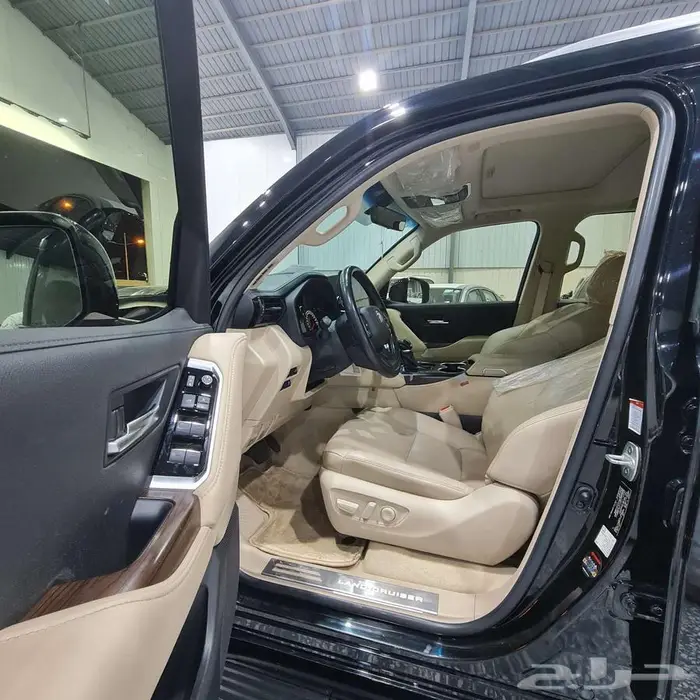 تويوتا لاندكروزر GXR - L4 بنزين 2024 على السوم 11