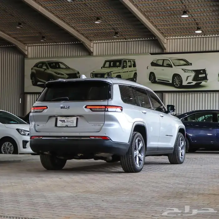 جيب شيروكي ليميتد موديل 2022 13