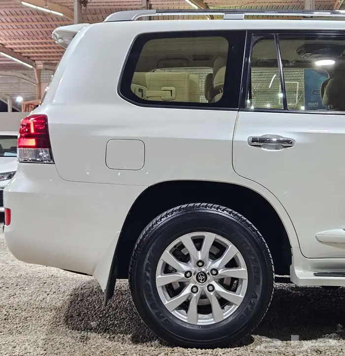 تويوتا لاندكروزر GXR..2016 23